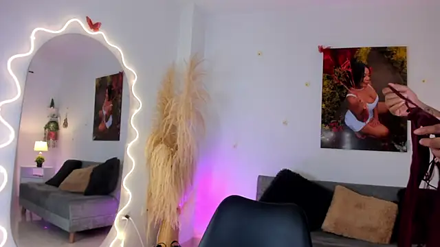 Snapshot of chantall_smith chatting on 11-17-25, 12:11 chantall smith online show from 11-17-25, 12:11