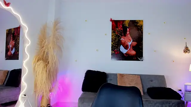 Snapshot of chantall_smith chatting on 11-29-25, 02:20 chantall smith online show from 11-29-25, 02:20