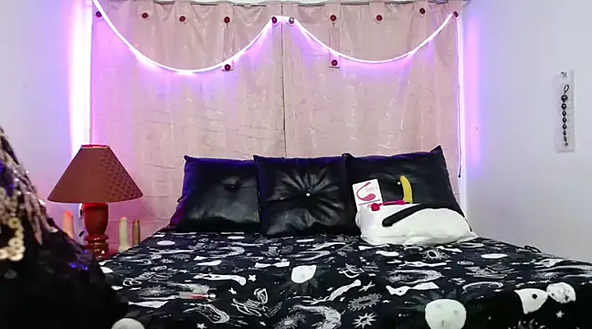 Red Hinata  online show from 02-12-25, 08:18