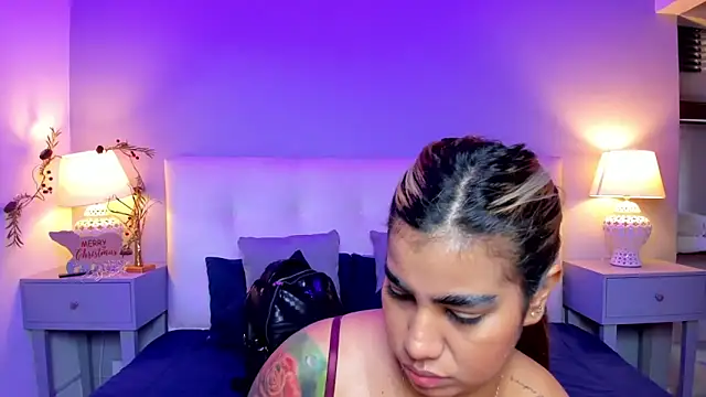 SaraaJhonsonn online show from 12-15-25, 04:11