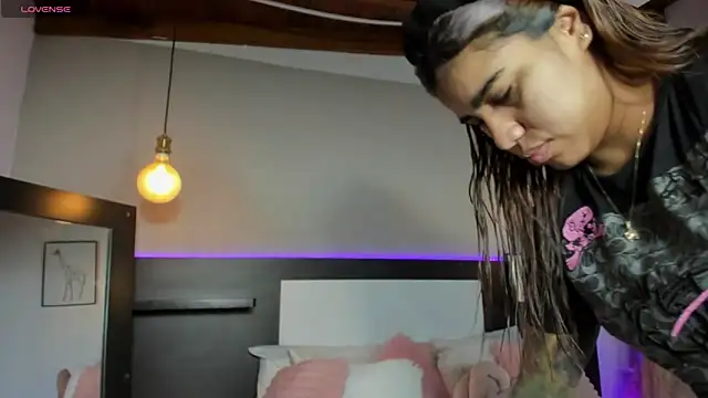 SaraaJhonsonn online show from 03-21-26, 02:09