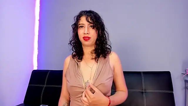 Snapshot of purplay_98 chatting on 02-18-25, 01:44 purplay 98 online show from 02-18-25, 01:44