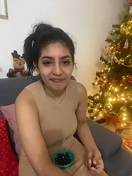 cloe small online show from 12-04-24, 02:42