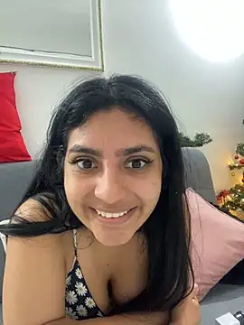 cloe small online show from 12-12-24, 03:43