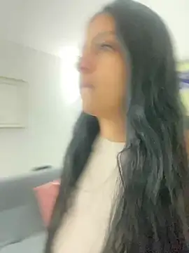 cloe small online show from 12-17-24, 07:07