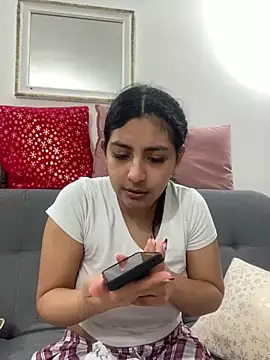 cloe small online show from 12-28-24, 01:39