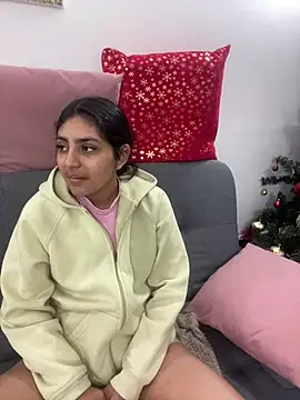 cloe small online show from 12-29-24, 06:14