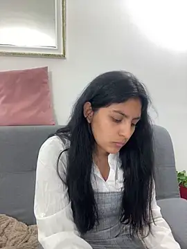 cloe small online show from 01-23-25, 03:58