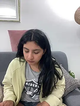 cloe small online show from 01-25-25, 04:23