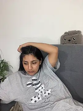 cloe small online show from 02-22-25, 05:23