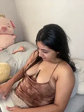cloe small online show from 02-23-25, 08:44