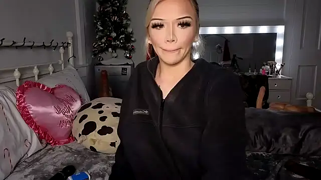 emmagray001 online show from 12-11-24, 01:06