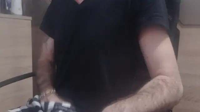 uncutguy01 online show from 01-01-25, 05:44