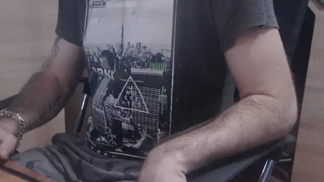 uncutguy01 online show from 01-05-25, 08:43