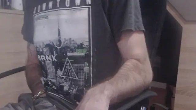 uncutguy01 online show from 01-05-25, 04:16