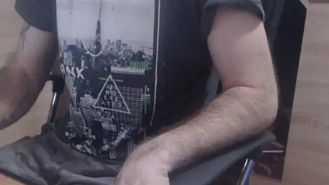 uncutguy01 online show from 01-06-25, 07:52