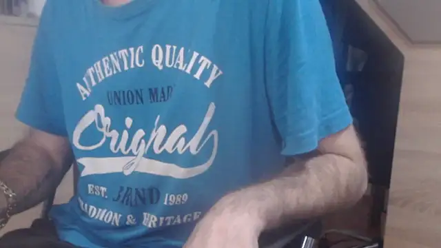uncutguy01 online show from 01-11-25, 03:42