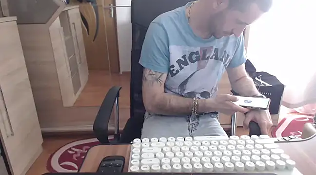 uncutguy01 online show from 03-06-25, 11:47