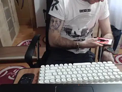 uncutguy01 online show from 03-09-25, 05:33