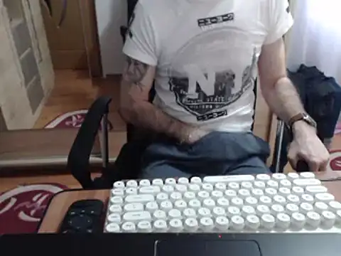 uncutguy01 online show from 03-09-25, 08:40