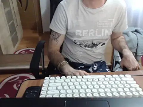 uncutguy01 online show from 03-18-25, 03:42