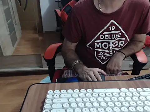 uncutguy01 online show from 09-08-25, 04:17