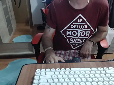 uncutguy01 online show from 09-10-25, 05:40