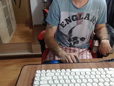 uncutguy01 online show from 09-13-25, 05:07