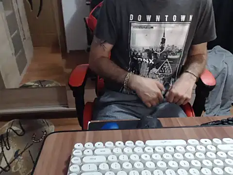 uncutguy01 online show from 09-16-25, 04:13