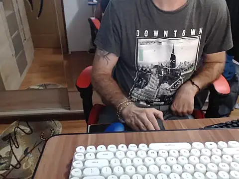 uncutguy01 online show from 09-17-25, 04:03