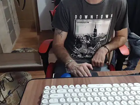 uncutguy01 online show from 09-18-25, 04:25