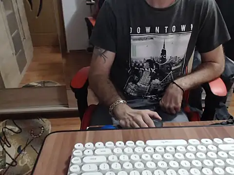 uncutguy01 online show from 09-19-25, 04:14