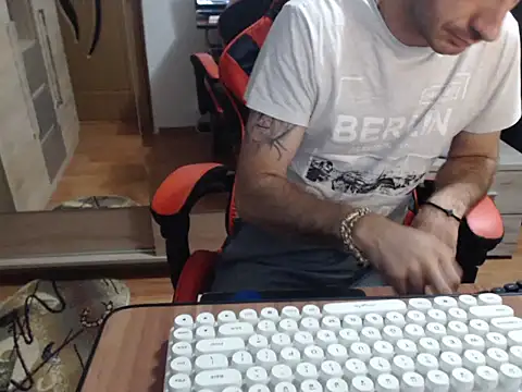 uncutguy01 online show from 09-20-25, 04:46