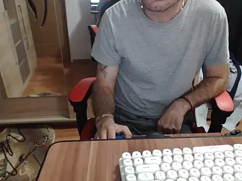 uncutguy01 online show from 09-21-25, 04:36
