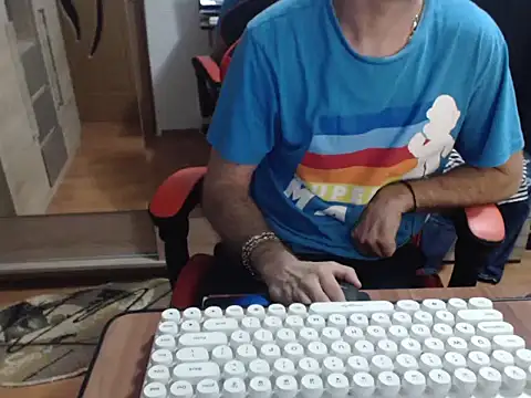 uncutguy01 online show from 09-24-25, 04:16