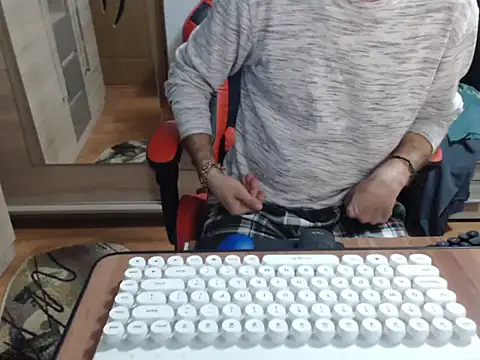 uncutguy01 online show from 10-08-25, 05:05