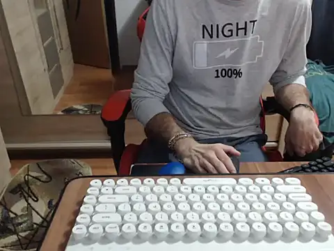 uncutguy01 online show from 10-09-25, 05:16