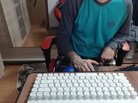 uncutguy01 online show from 10-12-25, 05:17