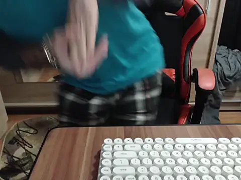 uncutguy01 online show from 10-13-25, 04:34