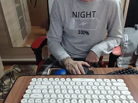 uncutguy01 online show from 10-15-25, 04:45