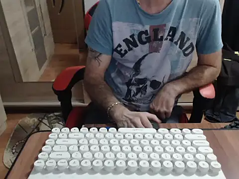 uncutguy01 online show from 10-25-25, 04:53