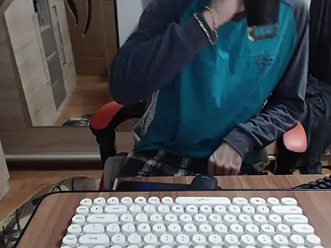 uncutguy01 online show from 10-27-25, 05:55