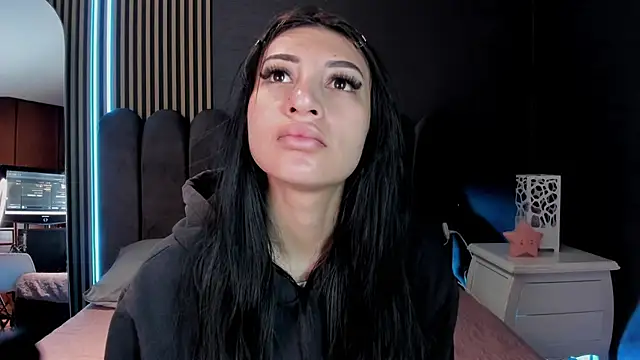 Nicolette ks  online show from 06-19-26, 05:01