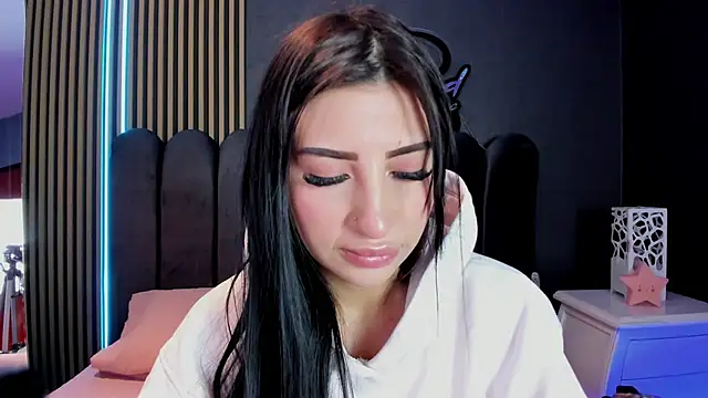 Nicolette ks  online show from 06-20-26, 05:43