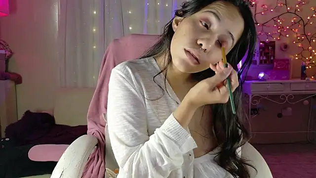 Snapshot of AllisonCatUwU chatting on 04-18-26, 03:49 AllisonCatUwU online show from 04-18-26, 03:49
