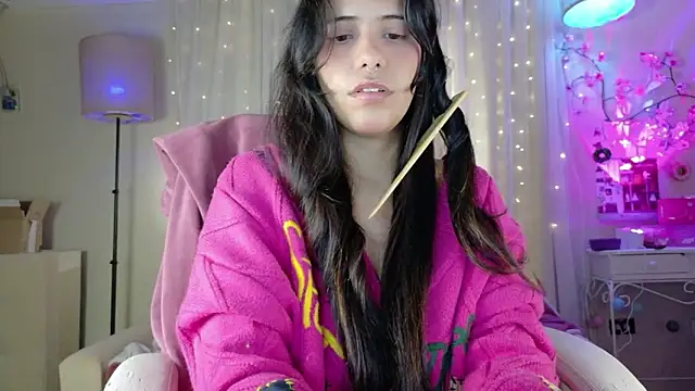 Snapshot of AllisonCatUwU chatting on 04-24-26, 04:20 AllisonCatUwU online show from 04-24-26, 04:20