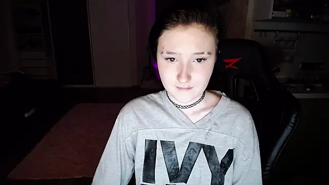 Kira Bakker online show from 02-26-25, 09:58