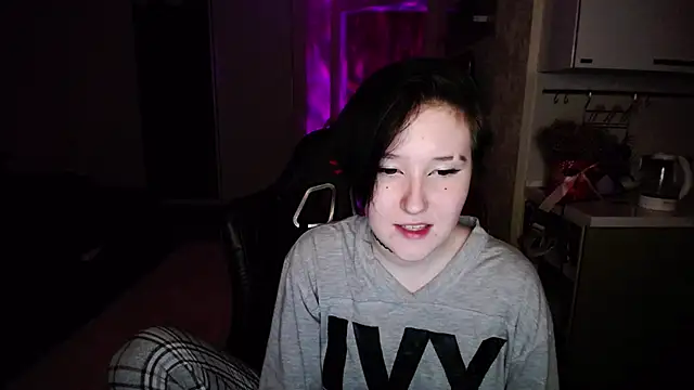 Kira Bakker online show from 03-18-25, 01:43