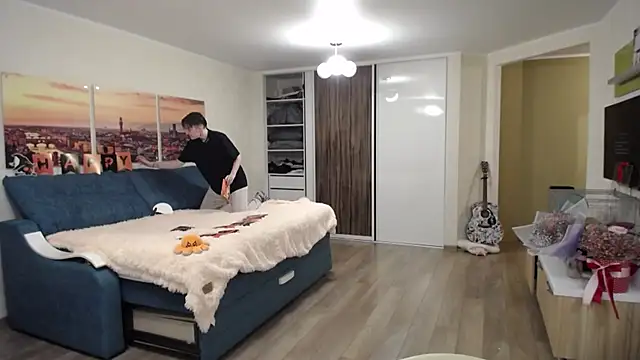 Kira Bakker online show from 10-31-25, 03:57