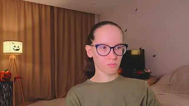 BettyBrowni online show from 11-18-25, 04:22